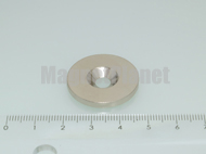 27x3 mm-es l�gyvas korong s�llyesztett furattal